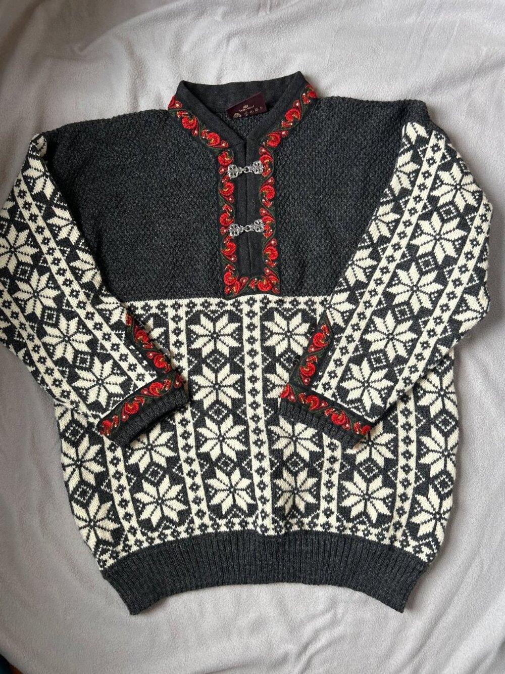 VTG Skjaeveland Norwegian Wool Sweater Cardigan XL 25x29 Silver Clasp Vintage